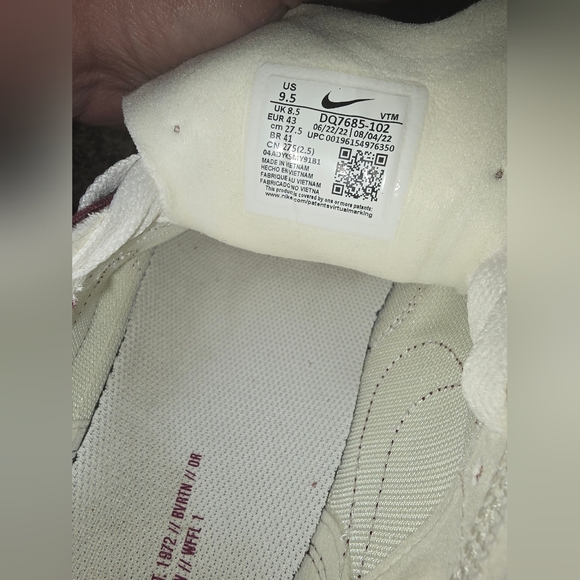 Nike Waffle One SE Sneaker in Coconut Milk/Maroon/Sail - Picture 5 of 5